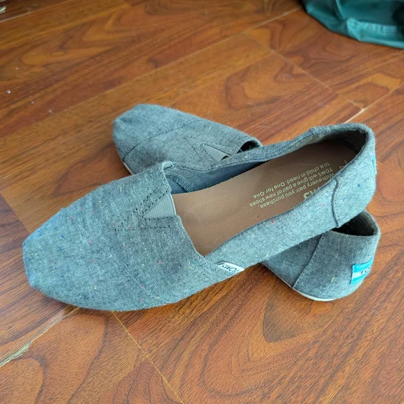TOMS Heathered Gray Casual Slip-Ons - Picture 2 of 2